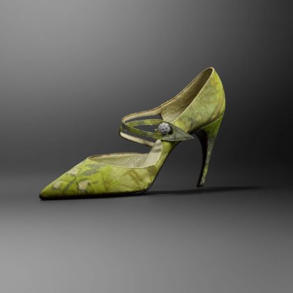 Exposição em Paris retrata história dos calçados