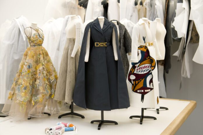 Dior apresenta coleção de Alta-Costura